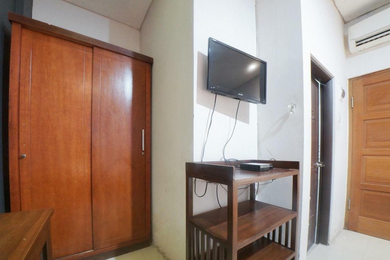Reddoorz Plus Near Green Pramuka Square Mall Giacarta Esterno foto