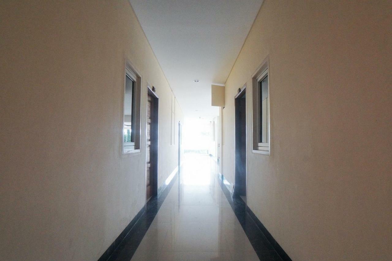 Reddoorz Plus Near Green Pramuka Square Mall Giacarta Esterno foto
